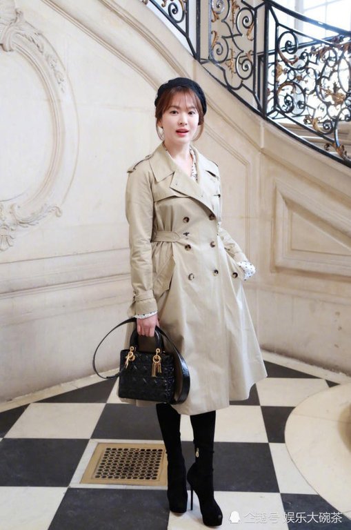 hau-ket-hon-song-hye-kyo-khoe-sac-rang-ngoi-tai-tuan-le-thoi-trang-paris