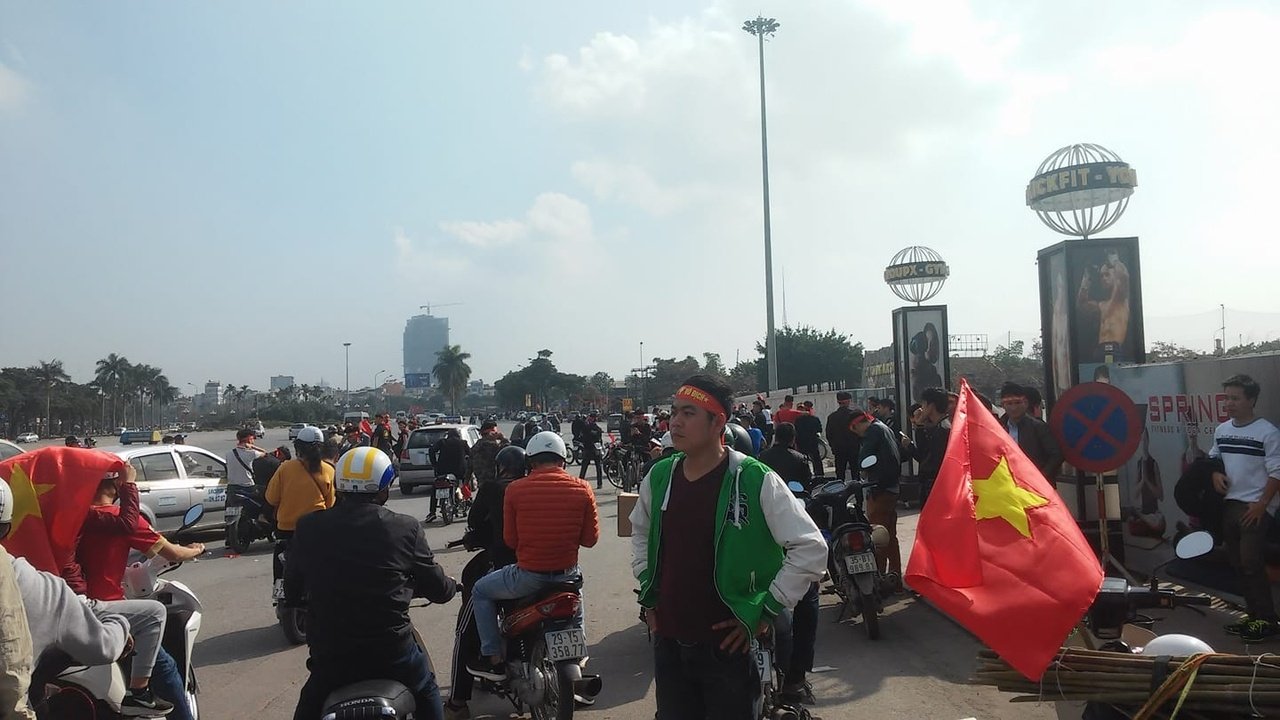 nguoi-dan-ca-nuoc-bo-viec-nghi-hoc-de-co-vu-u23-viet-nam-dai-chien-u23-qatar