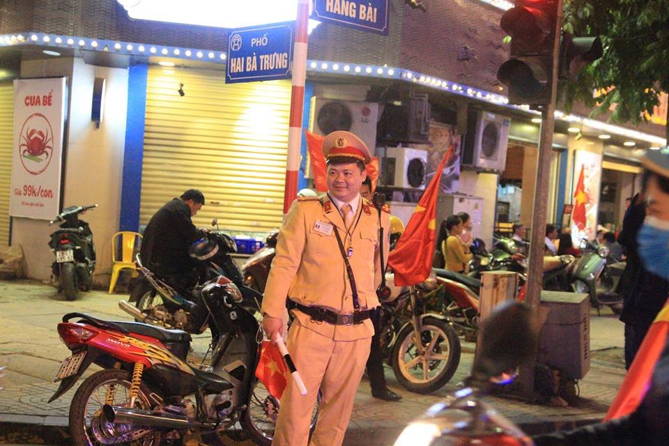 nguoi-dan-ha-noi-thuc-trang-dem-an-mung-u23-viet-nam-tien-thang-chung-ket