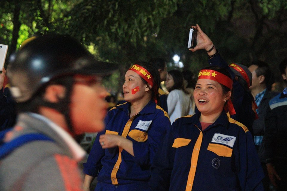 nguoi-dan-ha-noi-thuc-trang-dem-an-mung-u23-viet-nam-tien-thang-chung-ket