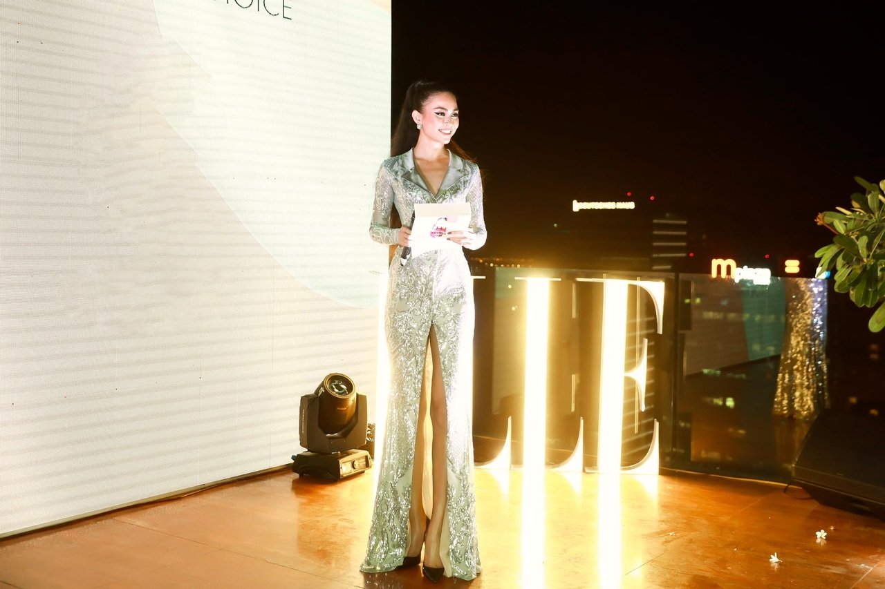 sau-miss-universe-vietnam-a-hau-mau-thuy-tro-nen-goi-cam-den-khong-ngo