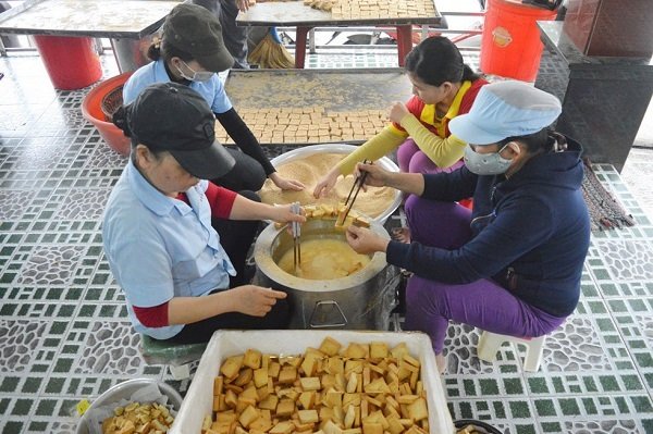 banh-kho-me-cam-le-tat-bat-vao-vu-tet