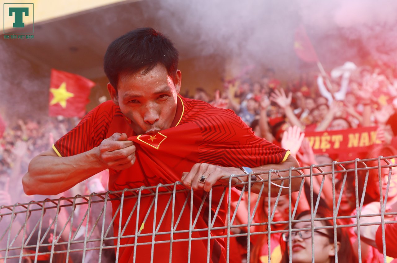 nhung-khoanh-khac-an-mung-lich-su-khi-tuyen-viet-nam-oai-hung-tien-vao-tran-chung-ket-u23-chau-a