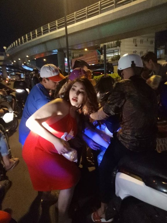 phat-qua-tu-thien-sau-chien-thang-u23-viet-nam-thieu-nu-chuyen-gioi-khoe-than-bi-dan-mang-noi-lam-mau