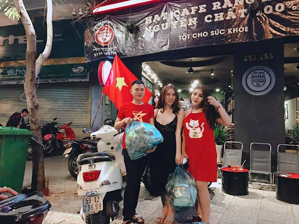 phat-qua-tu-thien-sau-chien-thang-u23-viet-nam-thieu-nu-chuyen-gioi-khoe-than-bi-dan-mang-noi-lam-mau