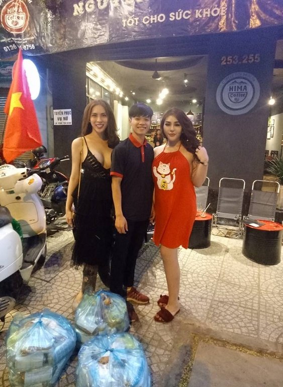 phat-qua-tu-thien-sau-chien-thang-u23-viet-nam-thieu-nu-chuyen-gioi-khoe-than-bi-dan-mang-noi-lam-mau
