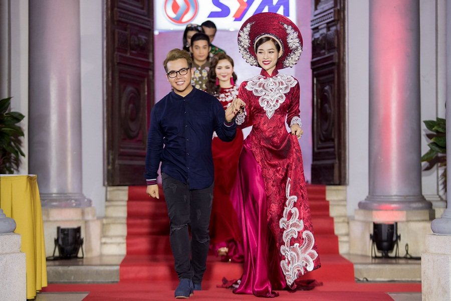 diep-bao-ngoc-mac-ao-dai-dinh-pha-le-lam-vedette-san-dien-thoi-trang-sau-2-nam-vang-bong