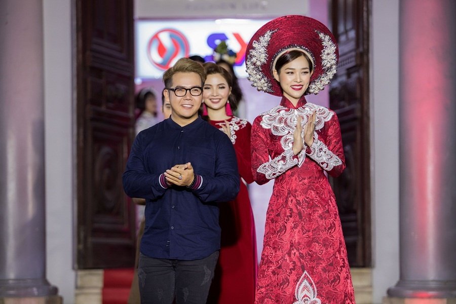 diep-bao-ngoc-mac-ao-dai-dinh-pha-le-lam-vedette-san-dien-thoi-trang-sau-2-nam-vang-bong