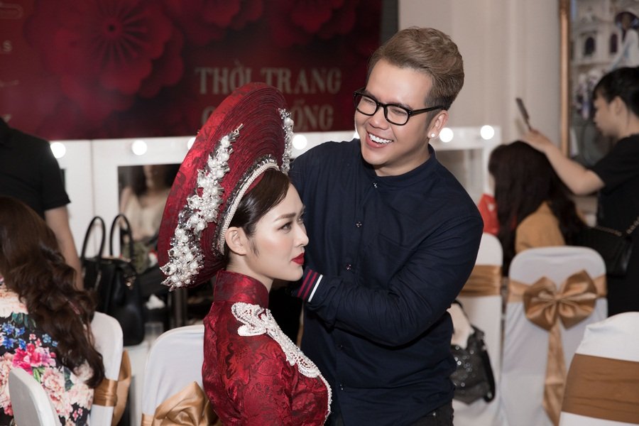 diep-bao-ngoc-mac-ao-dai-dinh-pha-le-lam-vedette-san-dien-thoi-trang-sau-2-nam-vang-bong