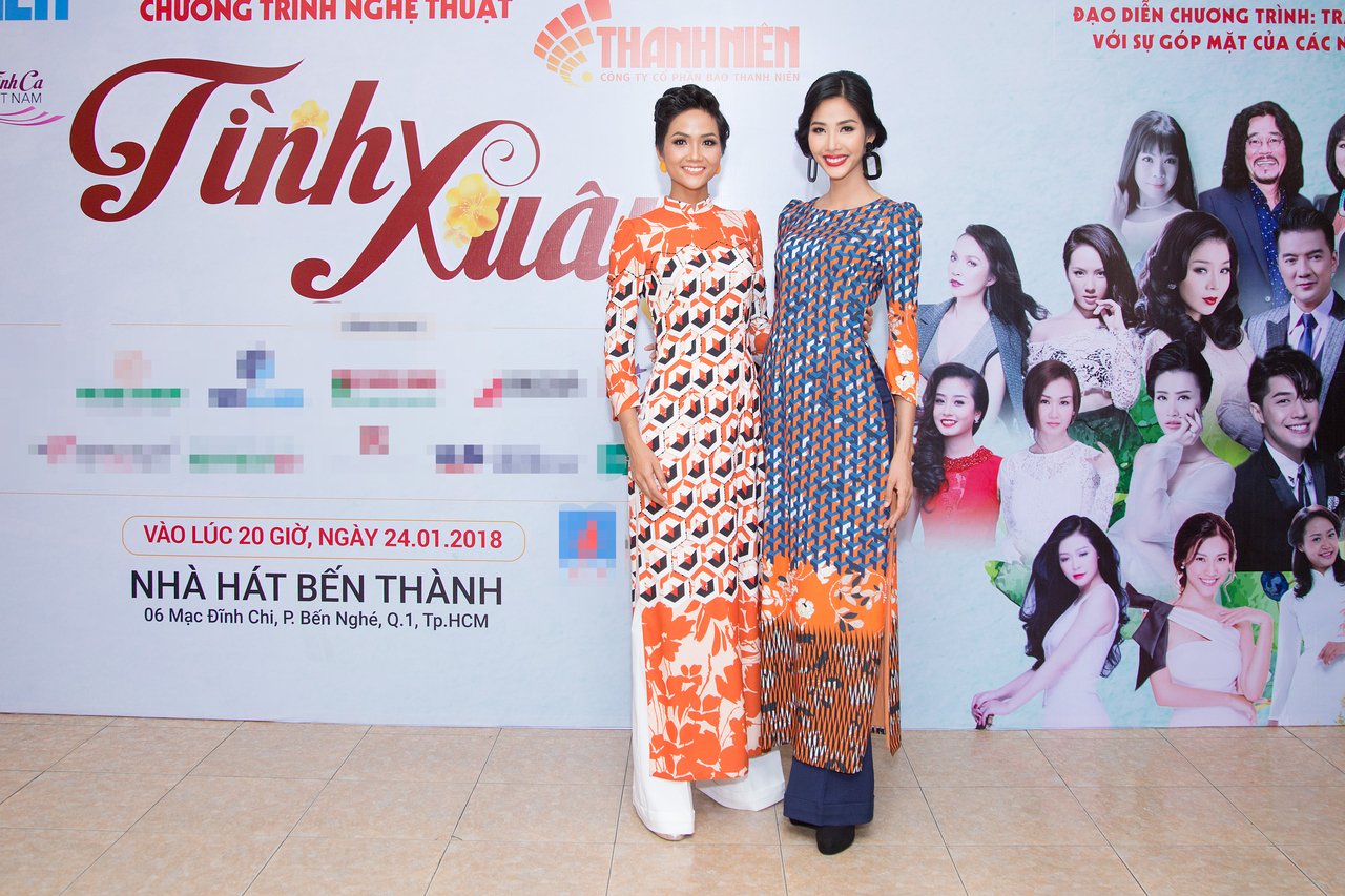 hoa-hau-hhen-nie-tai-xuat-san-dien-thoi-trang-ke-tu-khi-dang-quang
