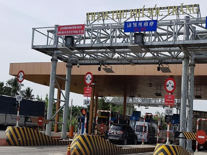 Các BOT ở miền Tây cắm biển 'Cấm dừng xe quá 5 phút'