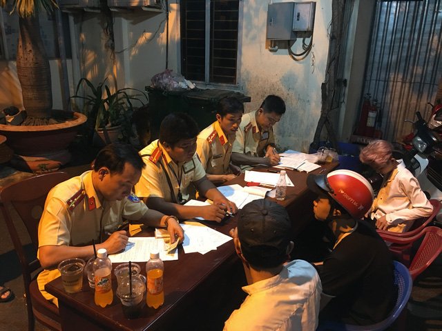 Cảnh sát khống chế hàng trăm thanh niên quá khích sau trận chung kết U23 Việt Nam