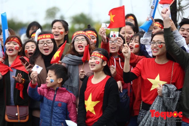 doi-tuyen-u23-viet-nam-ve-nuoc-co-dong-vien-nhuom-do-san-bay-noi-bai-cap-nhat