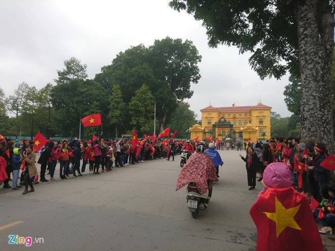doi-tuyen-u23-viet-nam-ve-nuoc-may-bay-cho-cac-cau-thu-da-ha-canh-xuong-san-bay-noi-bai-cap-nhat
