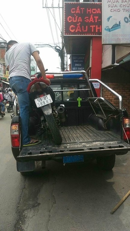mau-thuan-sau-va-cham-giao-thong-thanh-nien-mac-ao-grabbike-dam-nguoi-dan-ong-trong-thuong