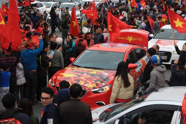 ngam-dan-sieu-xe-don-doi-tuyen-u23-viet-nam