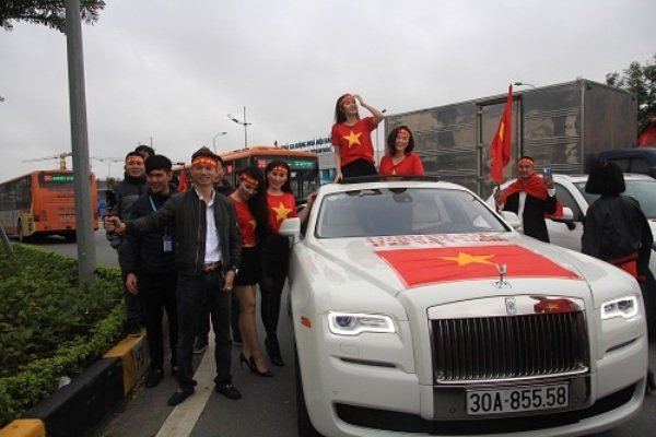 ngam-dan-sieu-xe-don-doi-tuyen-u23-viet-nam
