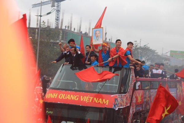ngam-dan-sieu-xe-don-doi-tuyen-u23-viet-nam