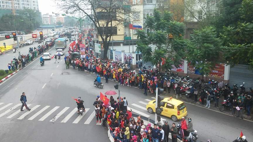 pho-phuong-ha-noi-chat-cung-nguoi-cho-don-doi-tuyen-u23-viet-nam