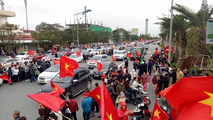 pho-phuong-ha-noi-chat-cung-nguoi-cho-don-doi-tuyen-u23-viet-nam