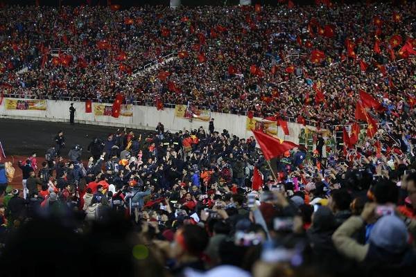 san-van-dong-my-dinh-kin-sac-do-trong-dem-gala-mung-chien-thang-cua-u23-viet-nam