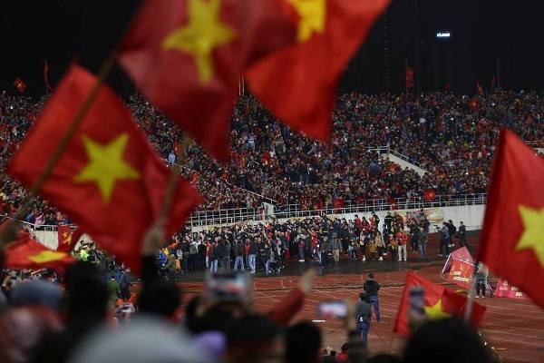 san-van-dong-my-dinh-kin-sac-do-trong-dem-gala-mung-chien-thang-cua-u23-viet-nam