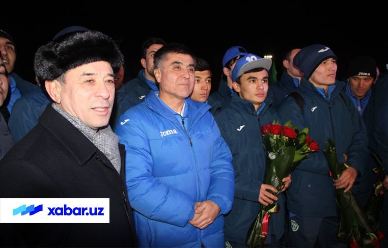 anh-nguoi-dan-uzbekistan-cung-ken-trong-mung-u23-tro-ve