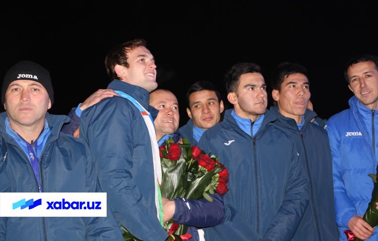anh-nguoi-dan-uzbekistan-cung-ken-trong-mung-u23-tro-ve