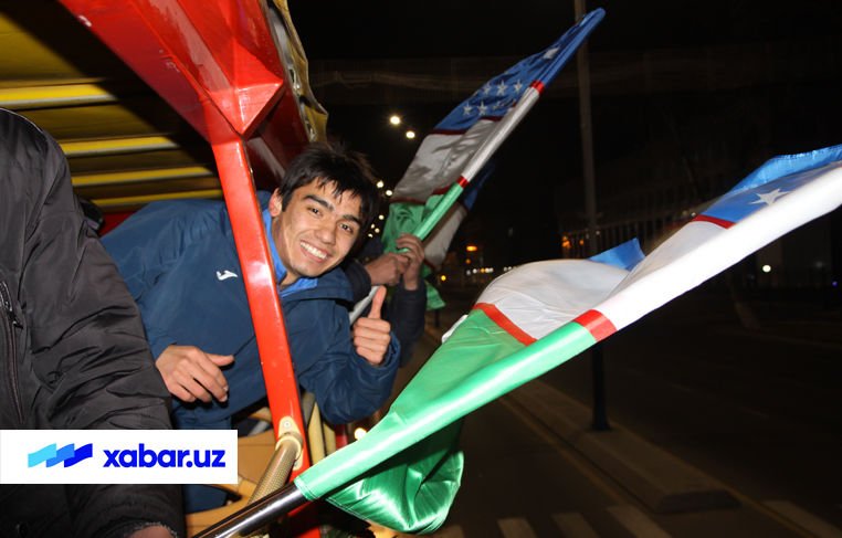 anh-nguoi-dan-uzbekistan-cung-ken-trong-mung-u23-tro-ve