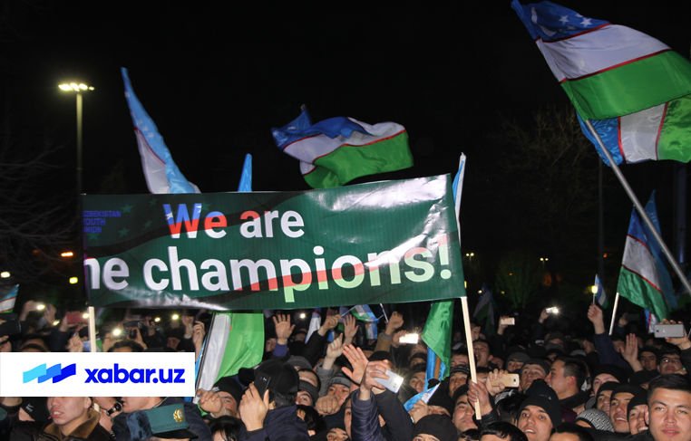 anh-nguoi-dan-uzbekistan-cung-ken-trong-mung-u23-tro-ve