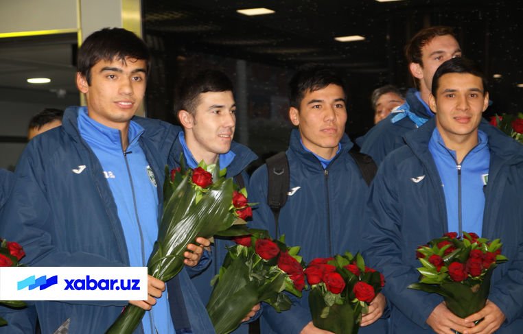 anh-nguoi-dan-uzbekistan-cung-ken-trong-mung-u23-tro-ve