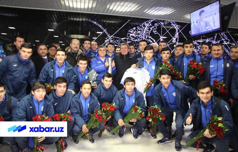anh-nguoi-dan-uzbekistan-cung-ken-trong-mung-u23-tro-ve