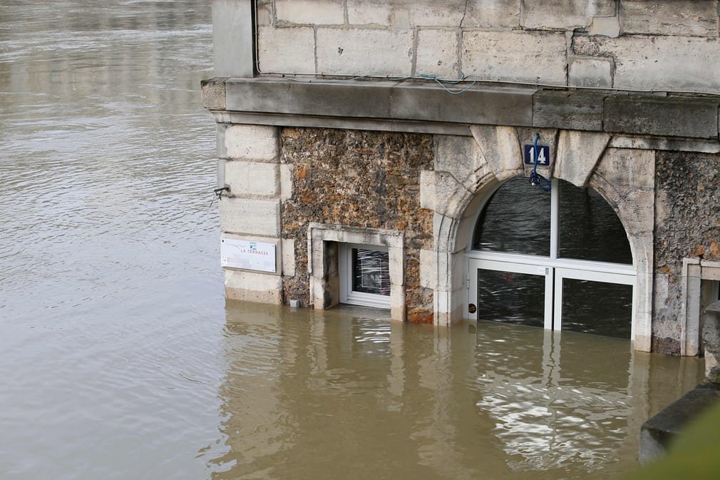 anh-paris-ngap-trong-nuoc-lu-song-seine