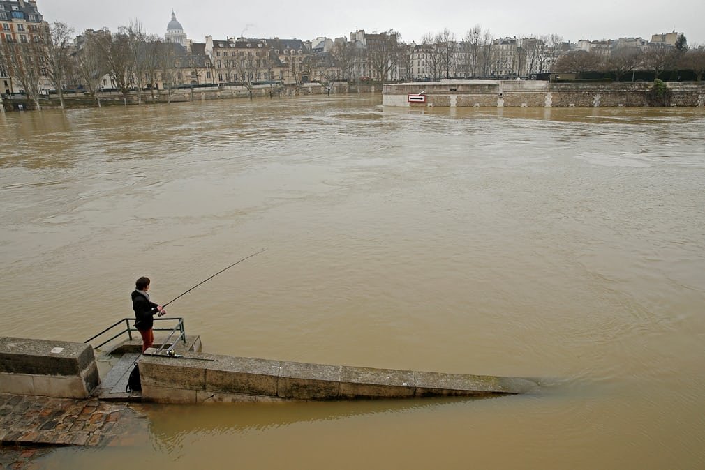 anh-paris-ngap-trong-nuoc-lu-song-seine