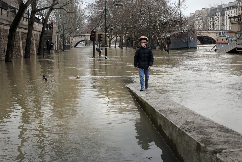 anh-paris-ngap-trong-nuoc-lu-song-seine
