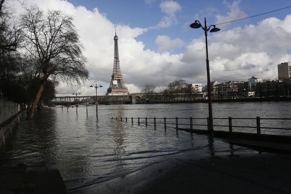anh-paris-ngap-trong-nuoc-lu-song-seine