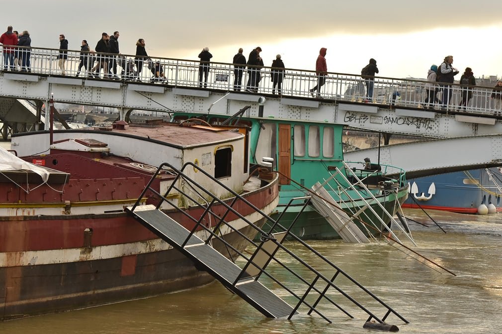anh-paris-ngap-trong-nuoc-lu-song-seine