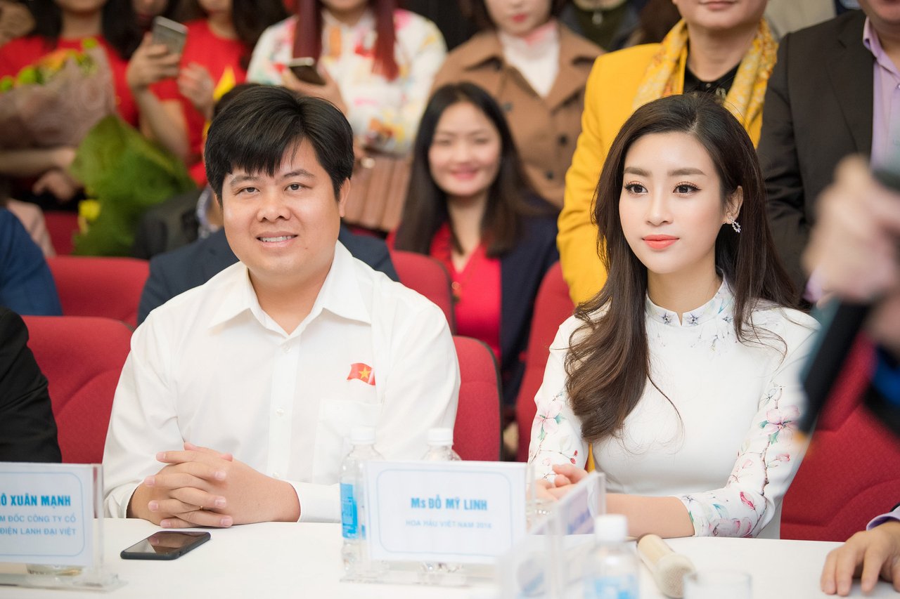 hoa-hau-do-my-linh-xuat-sac-nhan-bang-khen-cua-trung-uong-doan-trong-buoi-giao-luu-cung-u23-viet-nam