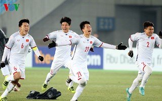 Bầu Đức, bầu Hiển… ở đâu trên chiếc xe diễu hành của U23 Việt Nam?