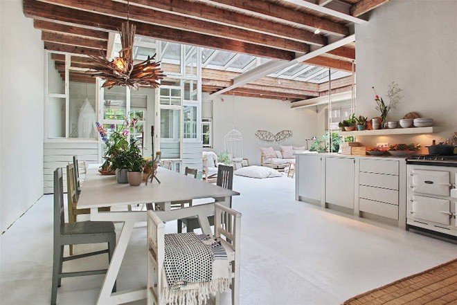 Ngôi nhà trắng đẹp như tranh vẽ với những góc nhà lung linh chẳng khác gì studio