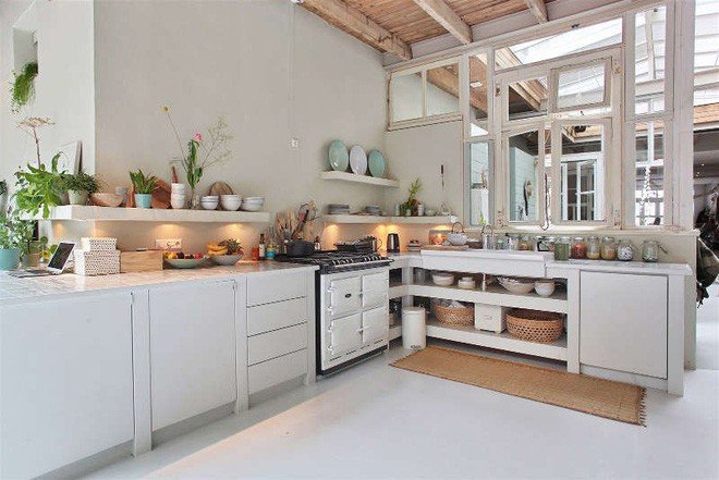Ngôi nhà trắng đẹp như tranh vẽ với những góc nhà lung linh chẳng khác gì studio