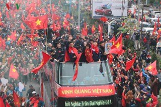 Bầu Đức, bầu Hiển… ở đâu trên chiếc xe diễu hành của U23 Việt Nam?