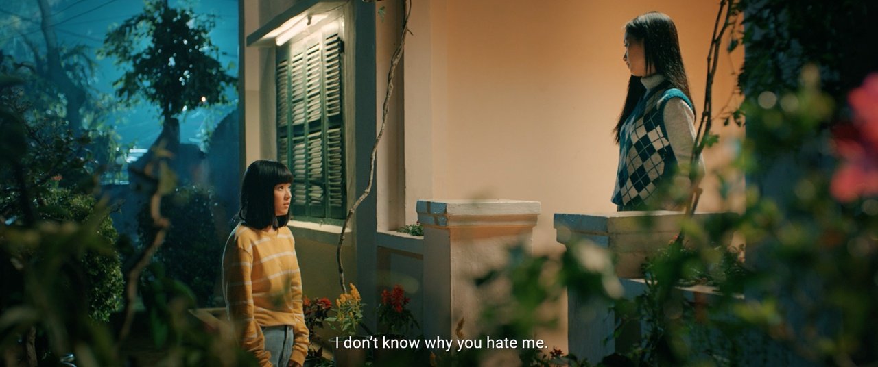hai-the-he-nu-quai-ngua-hoang-danh-lon-mau-lua-trong-trailer-chinh-thuc-cua-thang-nam-ruc-ro