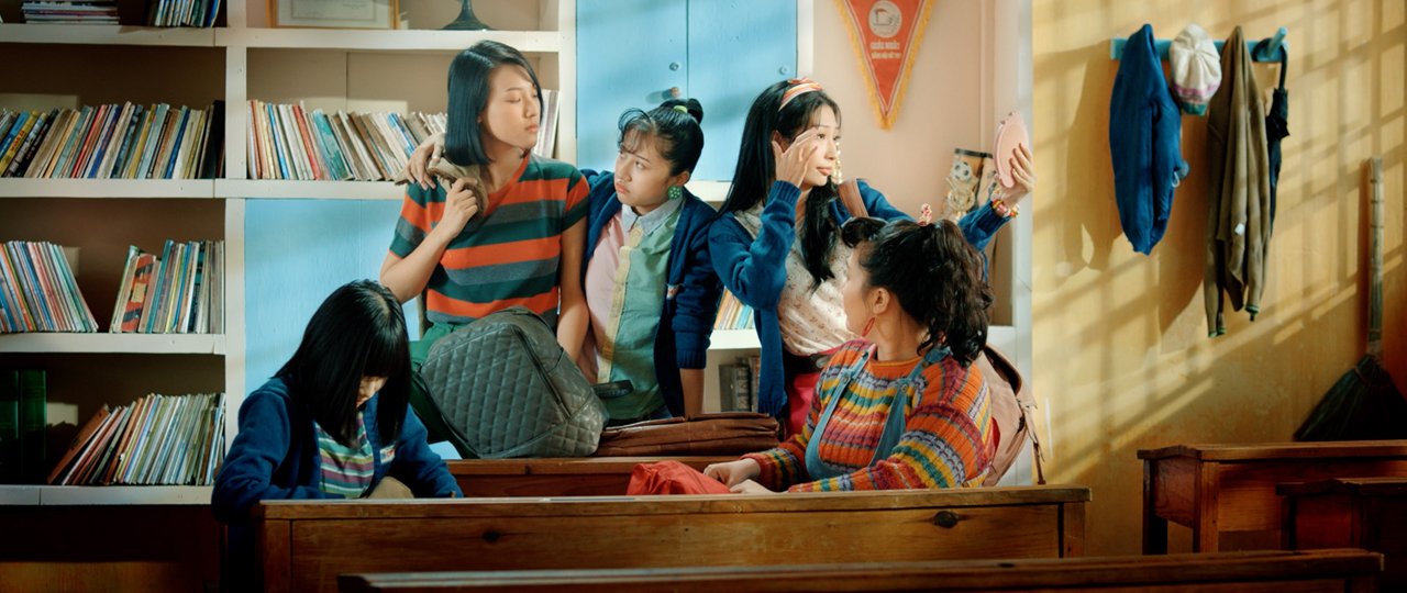hai-the-he-nu-quai-ngua-hoang-danh-lon-mau-lua-trong-trailer-chinh-thuc-cua-thang-nam-ruc-ro