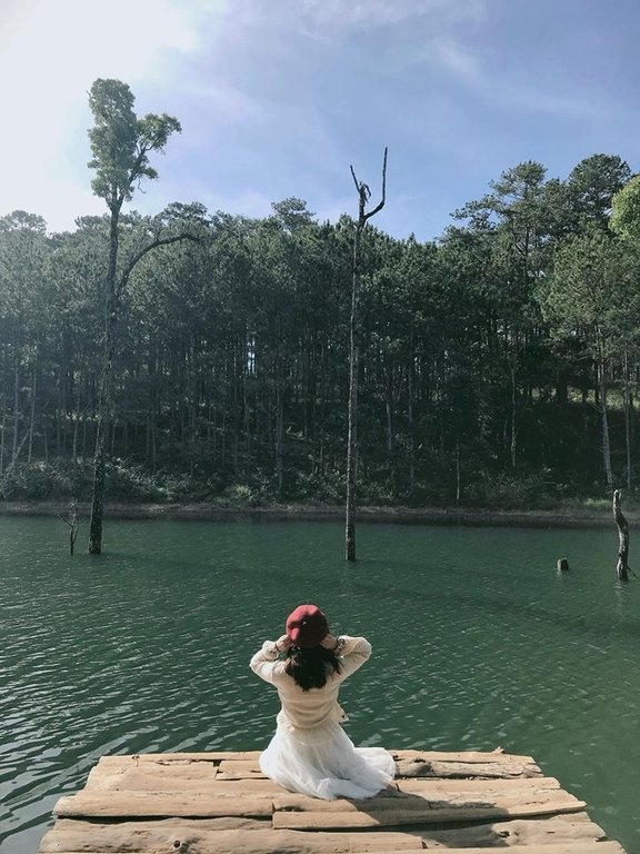theo-chan-co-gai-hai-phong-toi-khu-vuon-bi-mat-chi-can-dung-im-cung-co-anh-dep-o-da-lat