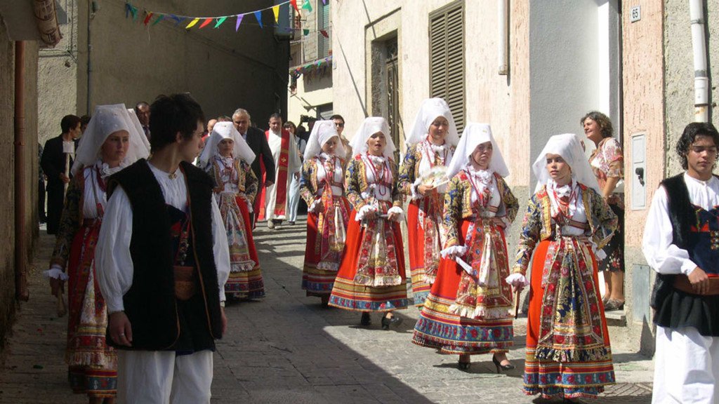 Thị trấn biển Italy rao bán hàng trăm căn nhà với giá 1 USD