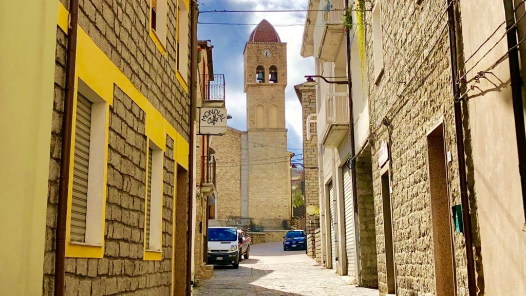 Thị trấn biển Italy rao bán hàng trăm căn nhà với giá 1 USD