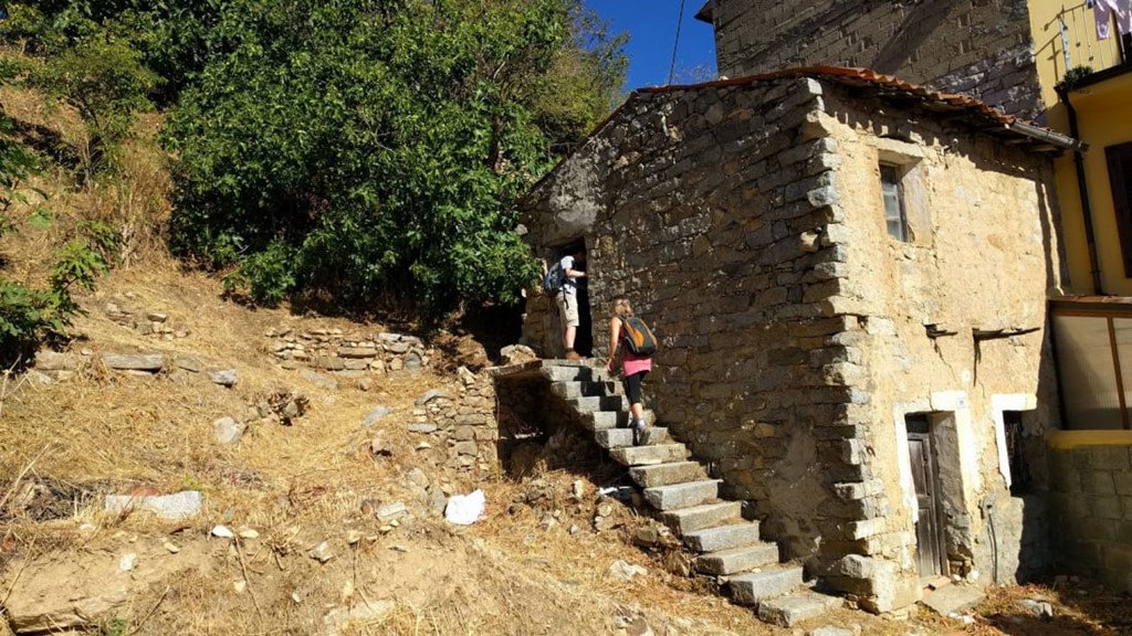 Thị trấn biển Italy rao bán hàng trăm căn nhà với giá 1 USD