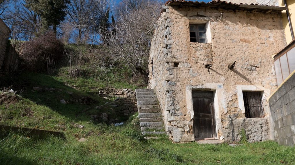Thị trấn biển Italy rao bán hàng trăm căn nhà với giá 1 USD