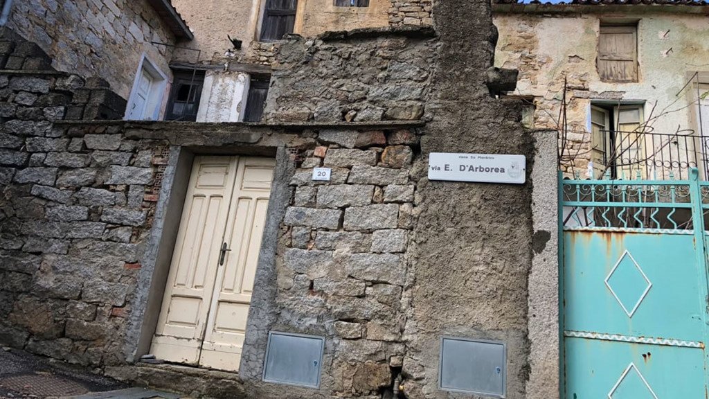 Thị trấn biển Italy rao bán hàng trăm căn nhà với giá 1 USD